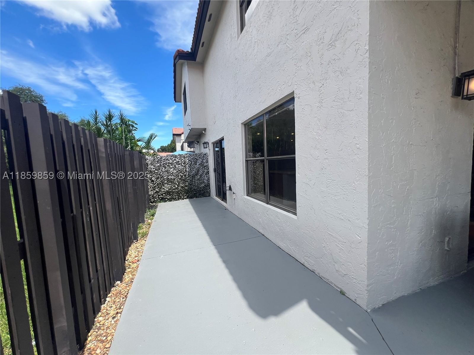 Real estate property located at 4910 149th Ct #11B, Miami-dade, Lakes Meadow Vilg Homes C, Miami, FL