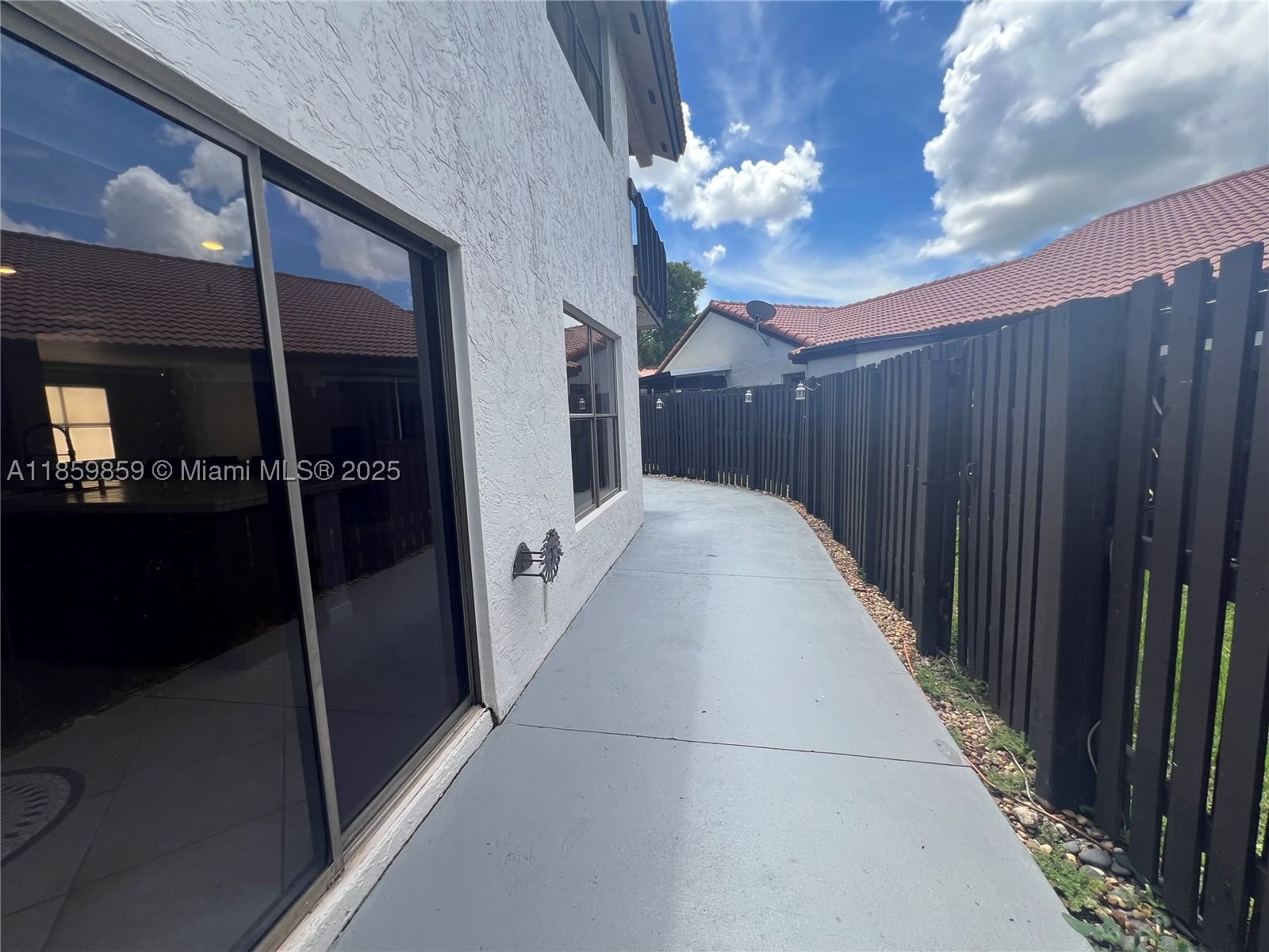 Real estate property located at 4910 149th Ct #11B, Miami-dade, Lakes Meadow Vilg Homes C, Miami, FL