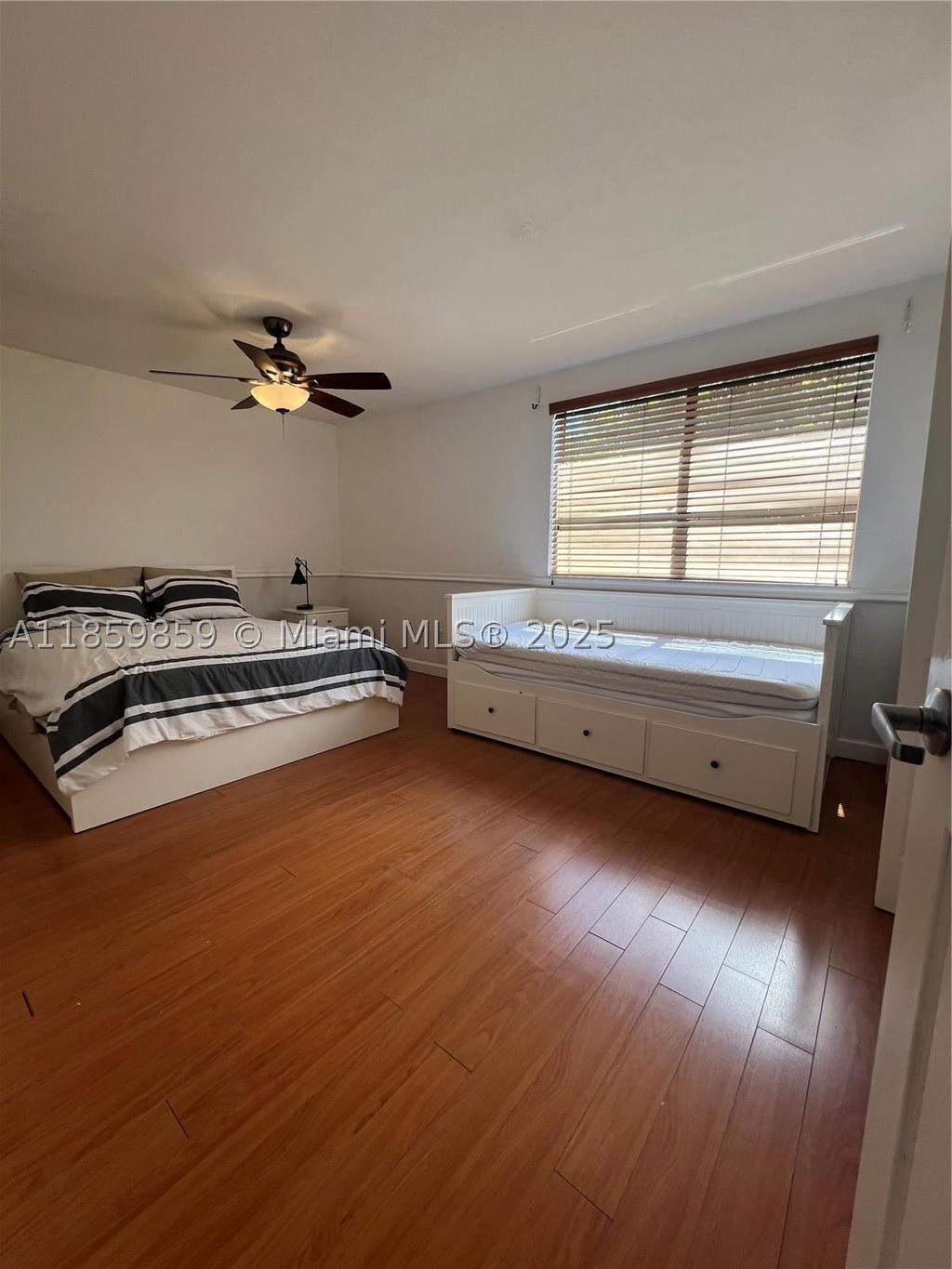 Real estate property located at 4910 149th Ct #11B, Miami-dade, Lakes Meadow Vilg Homes C, Miami, FL