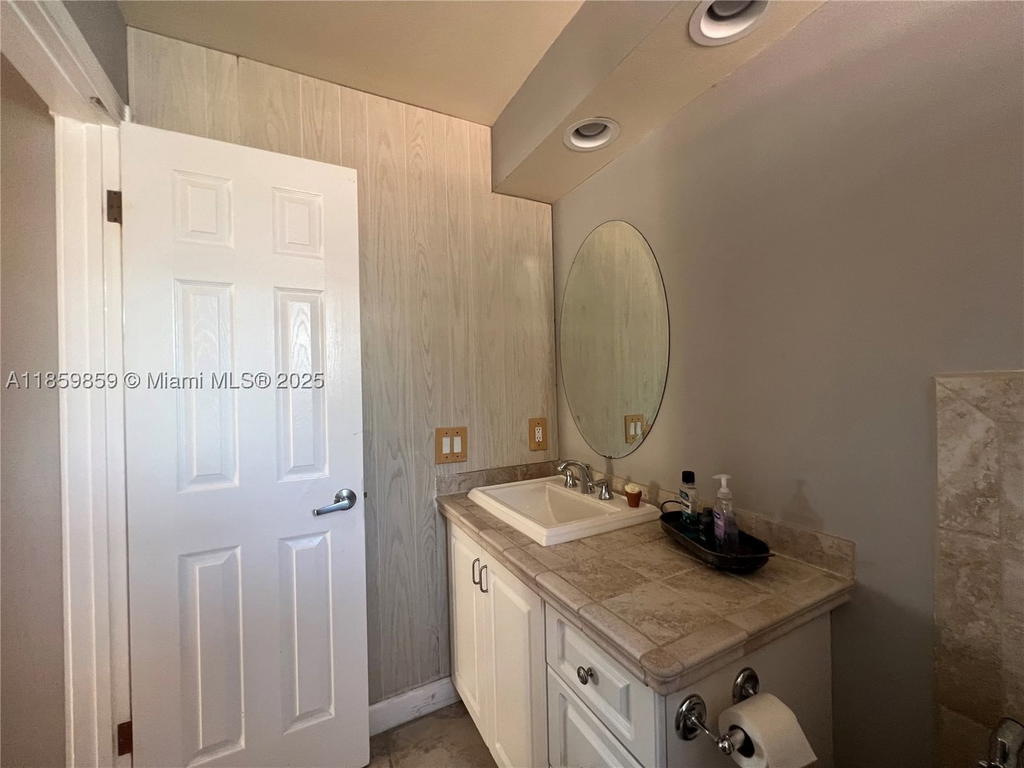 Real estate property located at 4910 149th Ct #11B, Miami-dade, Lakes Meadow Vilg Homes C, Miami, FL
