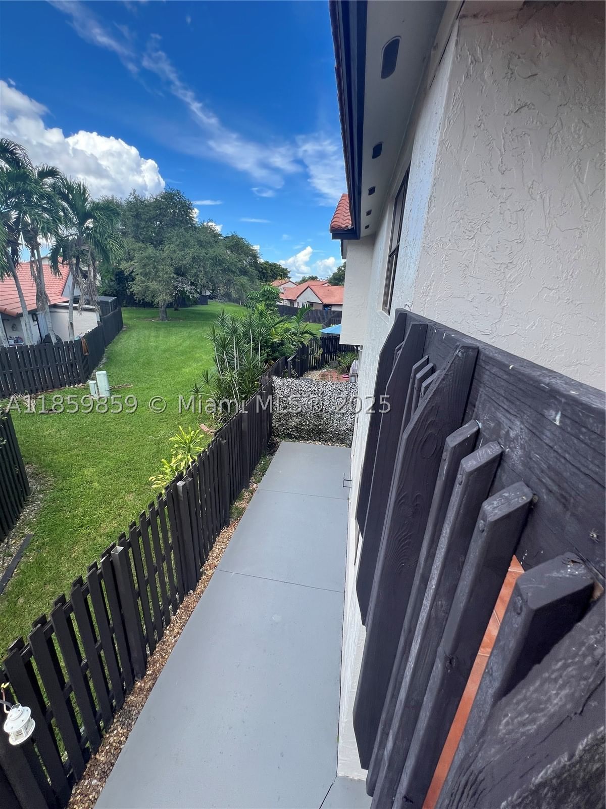 Real estate property located at 4910 149th Ct #11B, Miami-dade, Lakes Meadow Vilg Homes C, Miami, FL