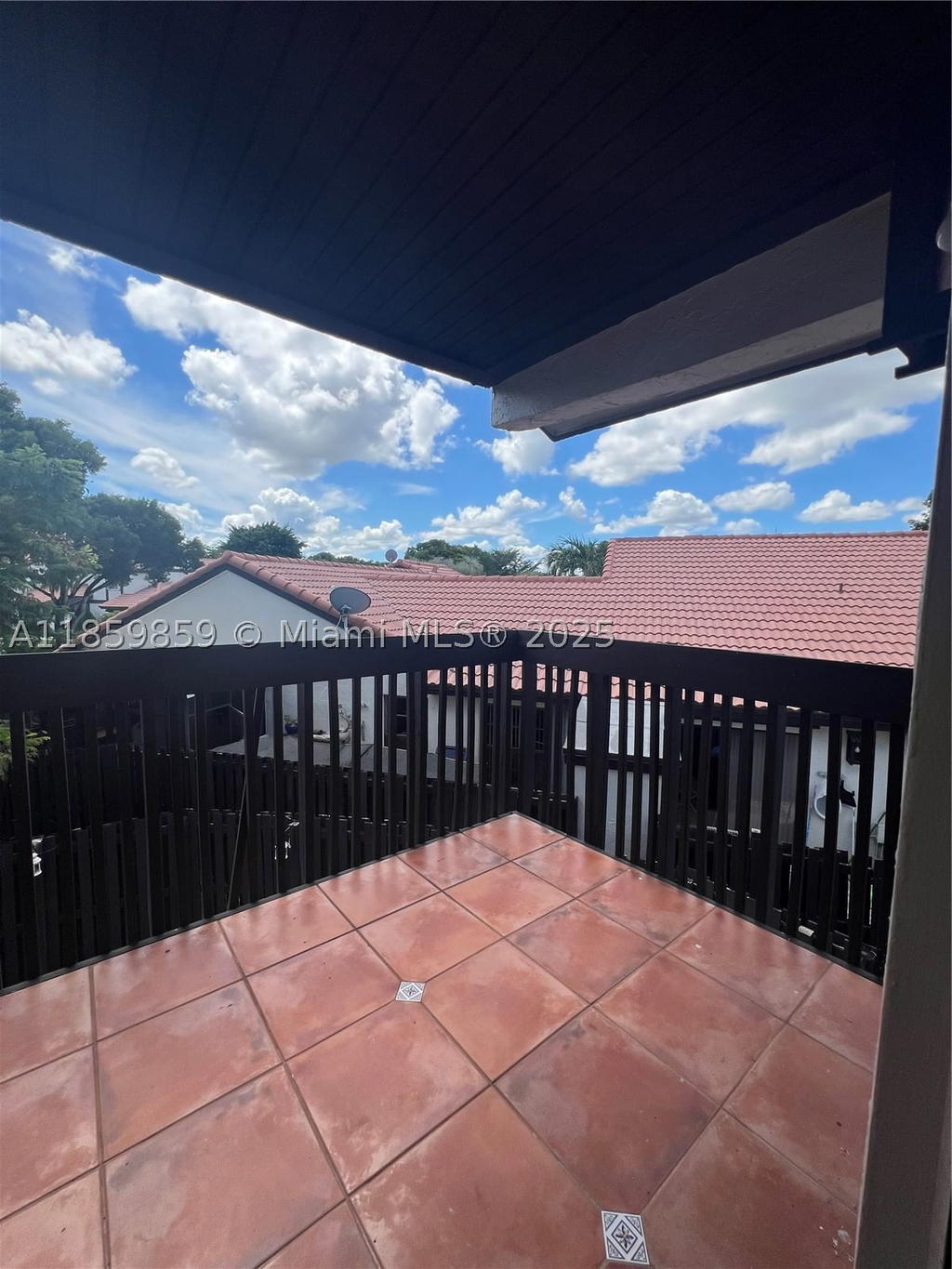 Real estate property located at 4910 149th Ct #11B, Miami-dade, Lakes Meadow Vilg Homes C, Miami, FL