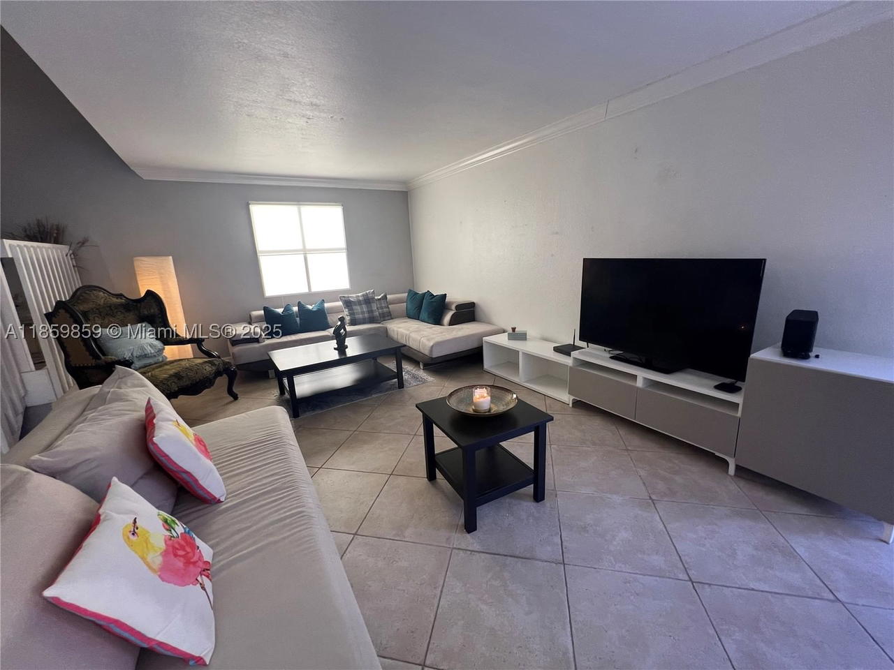 Real estate property located at 4910 149th Ct #11B, Miami-dade, Lakes Meadow Vilg Homes C, Miami, FL