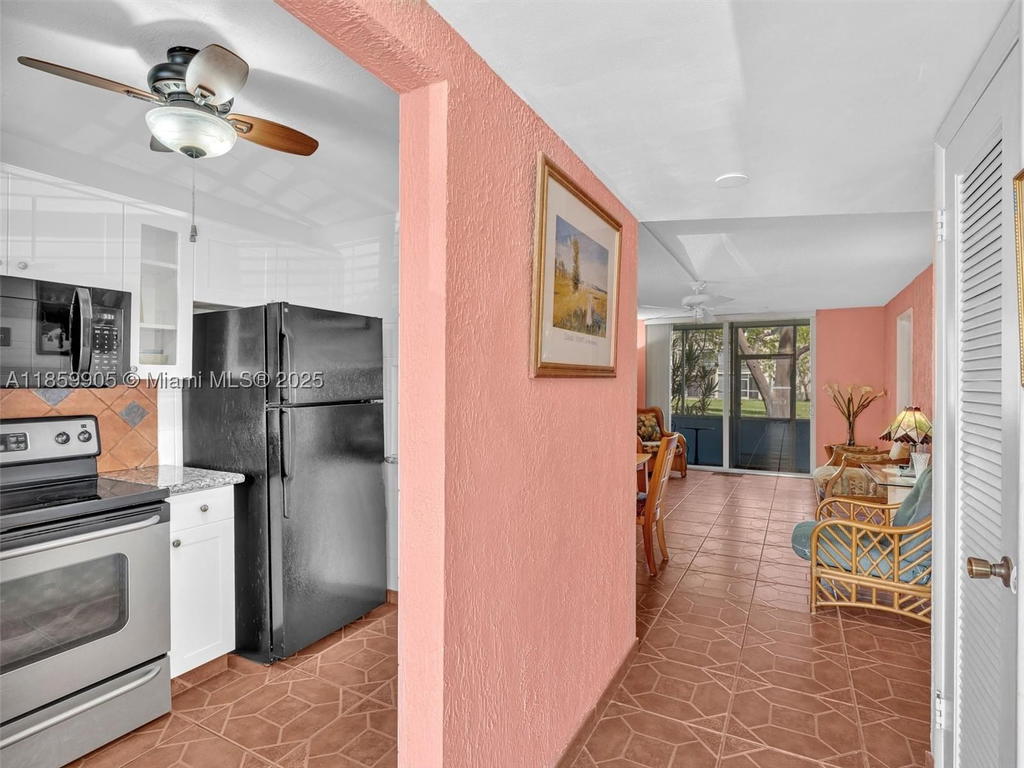 Real estate property located at 8020 Sunrise Lakes Dr #110, Broward, Sunrise Lakes 25 Condo, Sunrise, FL