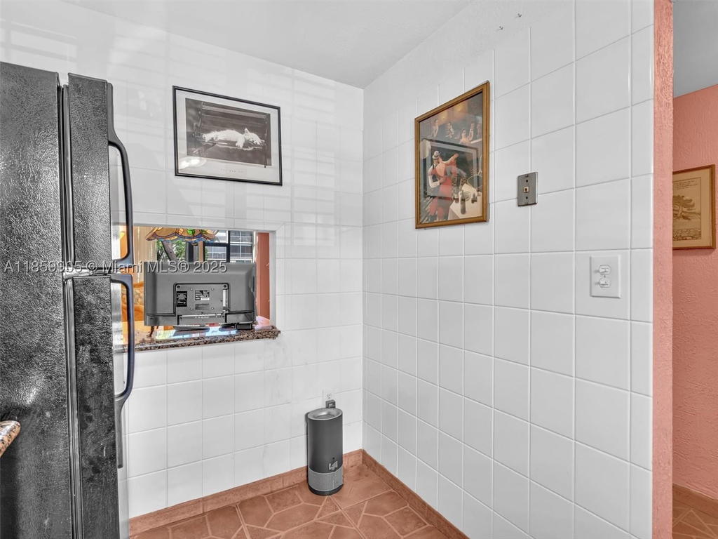 Real estate property located at 8020 Sunrise Lakes Dr #110, Broward, Sunrise Lakes 25 Condo, Sunrise, FL