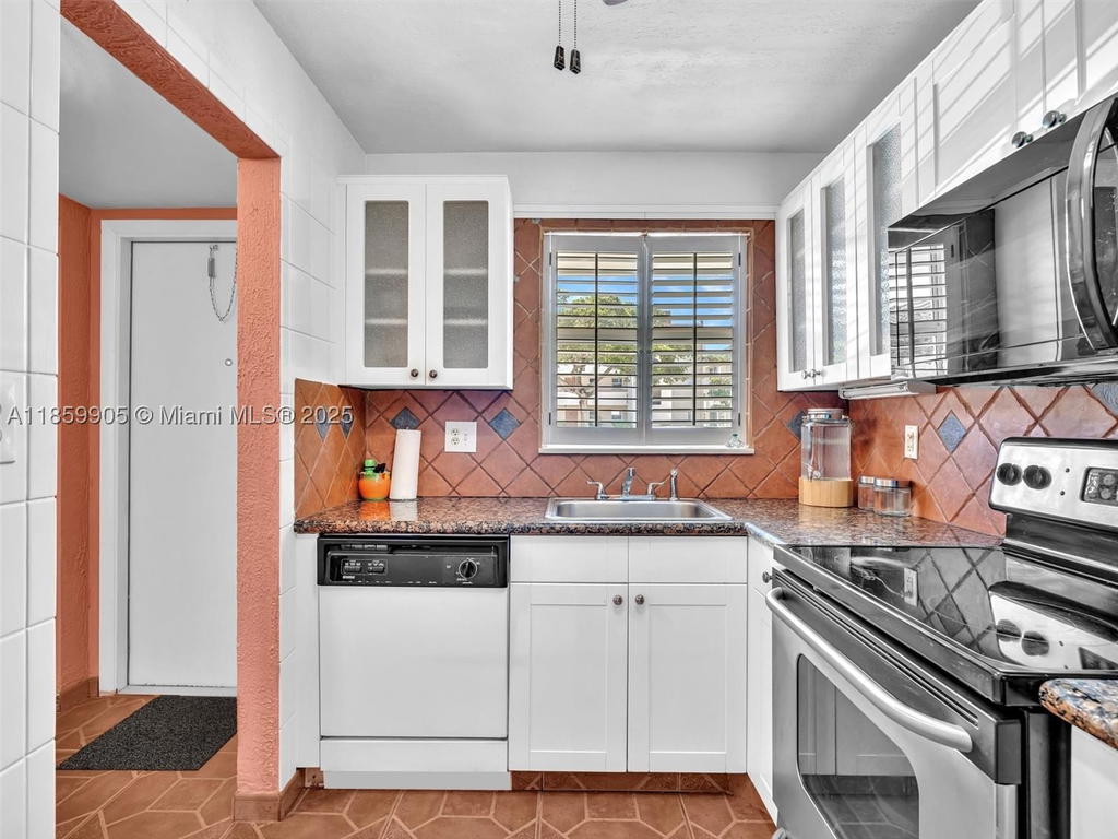 Real estate property located at 8020 Sunrise Lakes Dr #110, Broward, Sunrise Lakes 25 Condo, Sunrise, FL