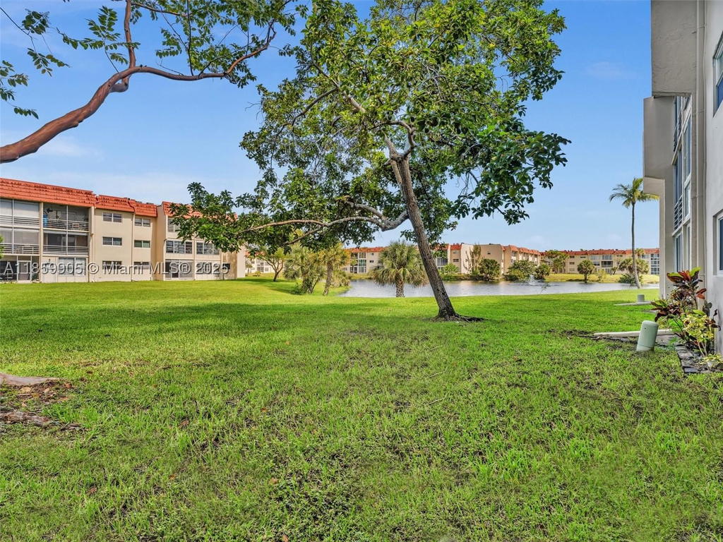 Real estate property located at 8020 Sunrise Lakes Dr #110, Broward, Sunrise Lakes 25 Condo, Sunrise, FL