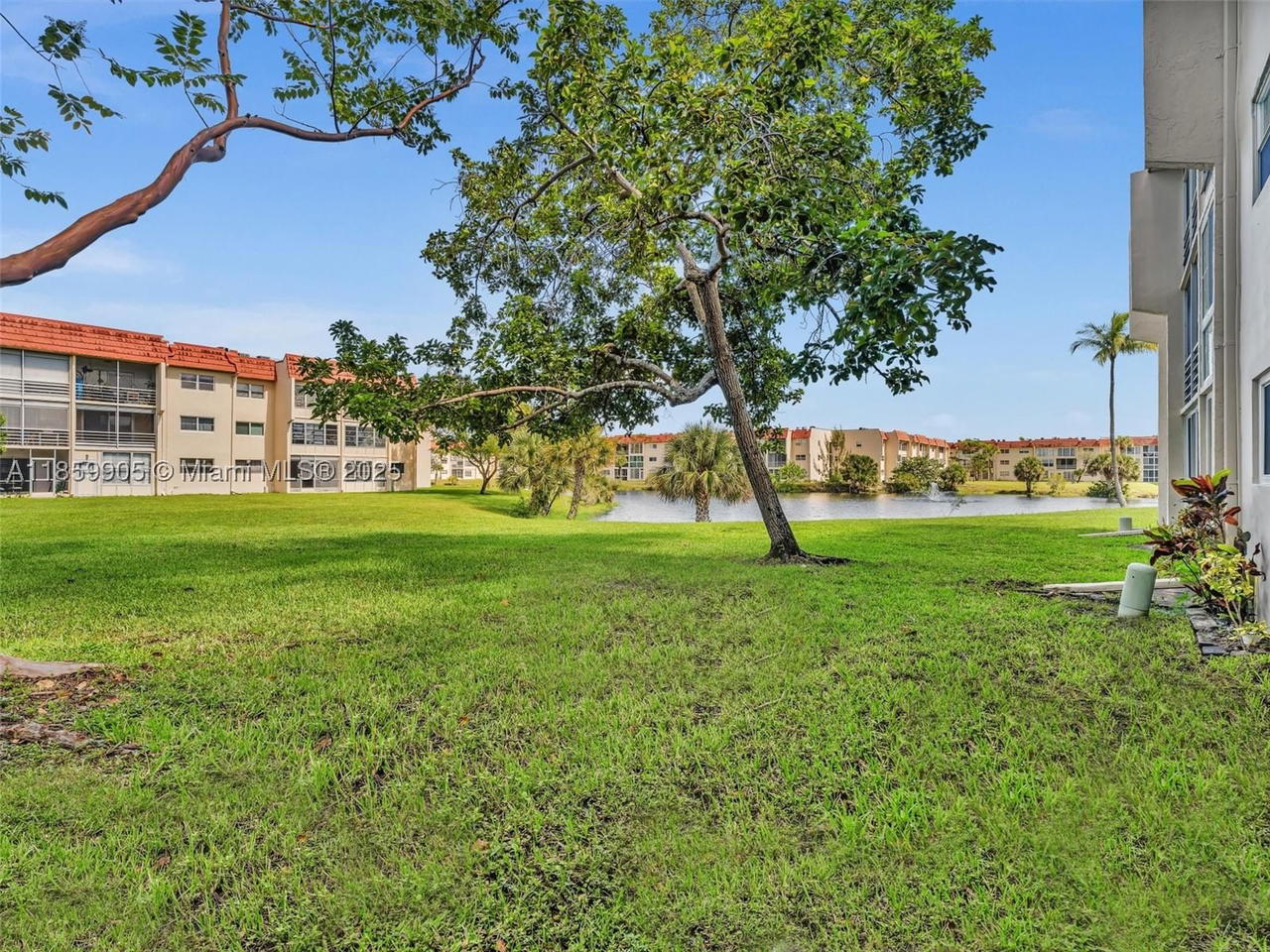 Real estate property located at 8020 Sunrise Lakes Dr #110, Broward, Sunrise Lakes 25 Condo, Sunrise, FL