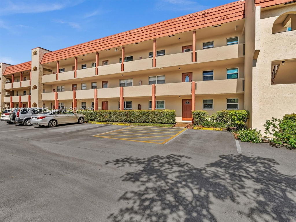 Real estate property located at 8020 Sunrise Lakes Dr #110, Broward, Sunrise Lakes 25 Condo, Sunrise, FL