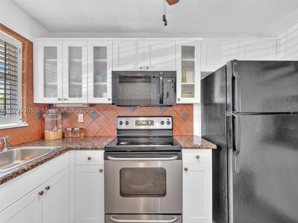 Real estate property located at 8020 Sunrise Lakes Dr #110, Broward, Sunrise Lakes 25 Condo, Sunrise, FL