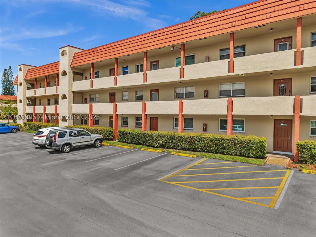 Real estate property located at 8020 Sunrise Lakes Dr #110, Broward, Sunrise Lakes 25 Condo, Sunrise, FL
