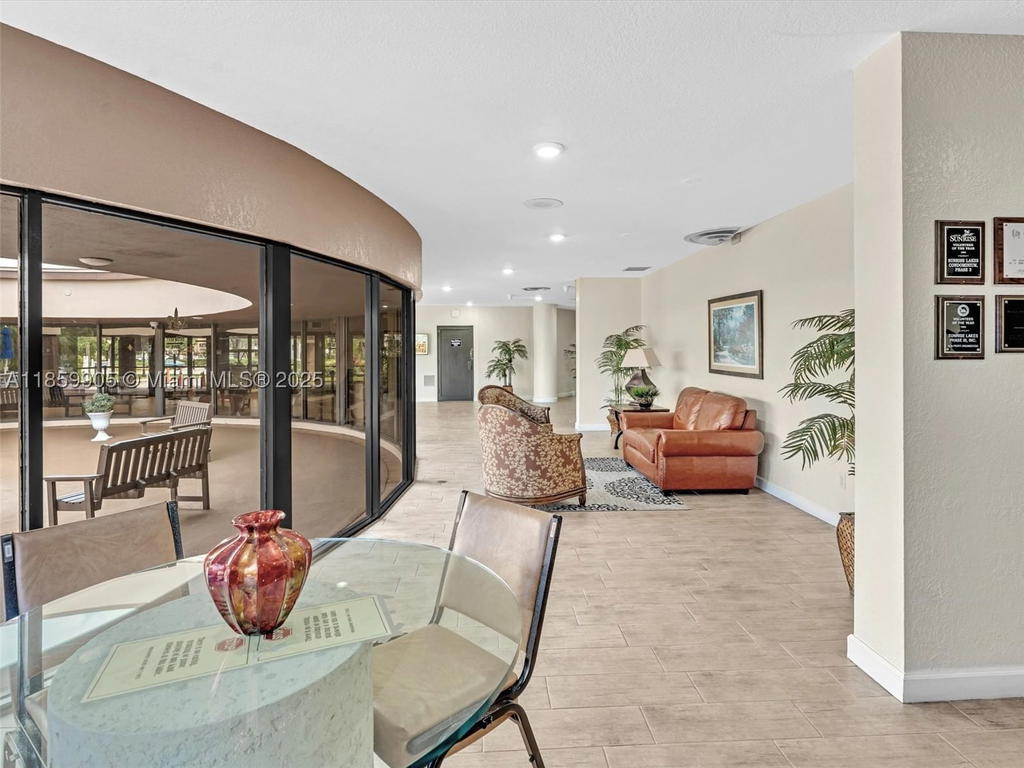 Real estate property located at 8020 Sunrise Lakes Dr #110, Broward, Sunrise Lakes 25 Condo, Sunrise, FL