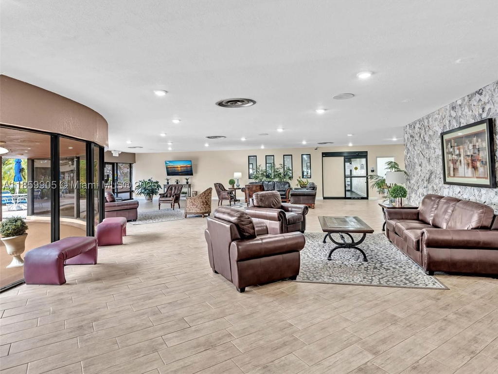 Real estate property located at 8020 Sunrise Lakes Dr #110, Broward, Sunrise Lakes 25 Condo, Sunrise, FL