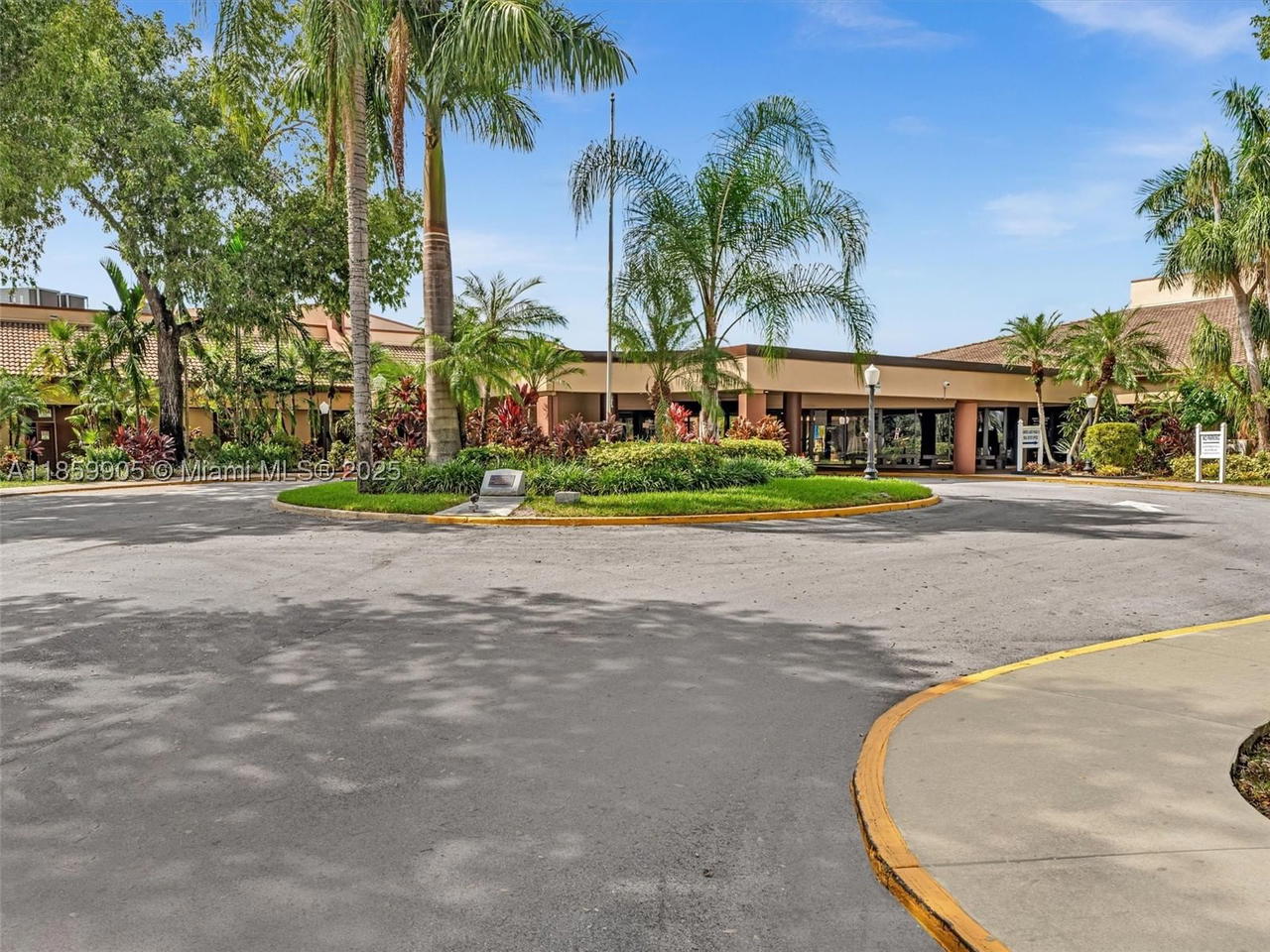Real estate property located at 8020 Sunrise Lakes Dr #110, Broward, Sunrise Lakes 25 Condo, Sunrise, FL