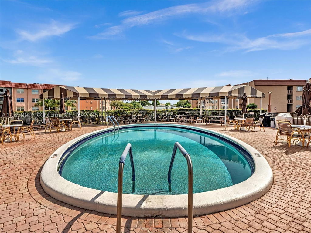 Real estate property located at 8020 Sunrise Lakes Dr #110, Broward, Sunrise Lakes 25 Condo, Sunrise, FL