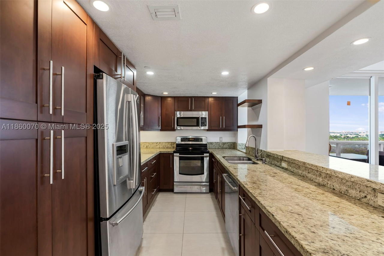 Real estate property located at 2401 Collins Ave #1808, Miami-dade, The Riviera Condo, Miami Beach, FL
