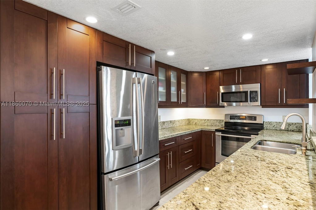 Real estate property located at 2401 Collins Ave #1808, Miami-dade, The Riviera Condo, Miami Beach, FL