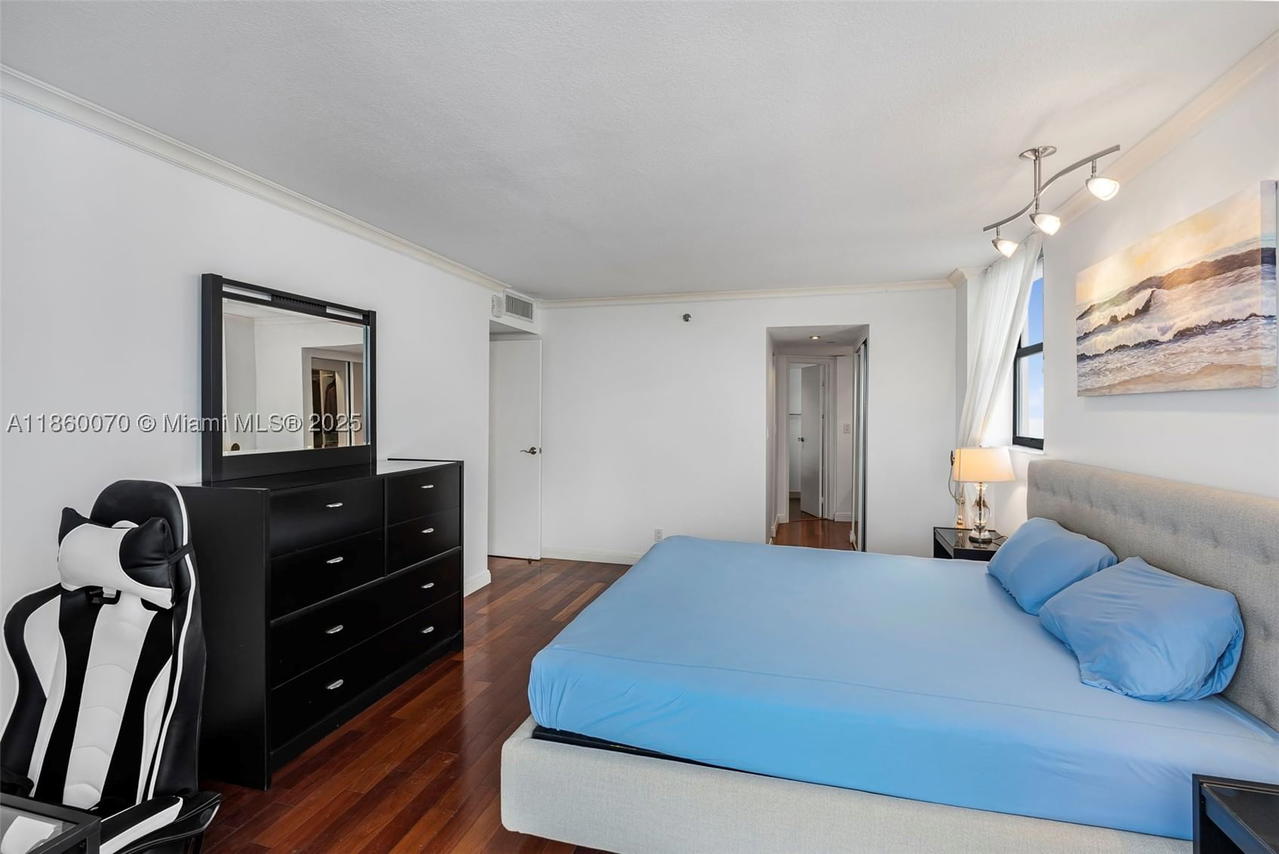 Real estate property located at 2401 Collins Ave #1808, Miami-dade, The Riviera Condo, Miami Beach, FL