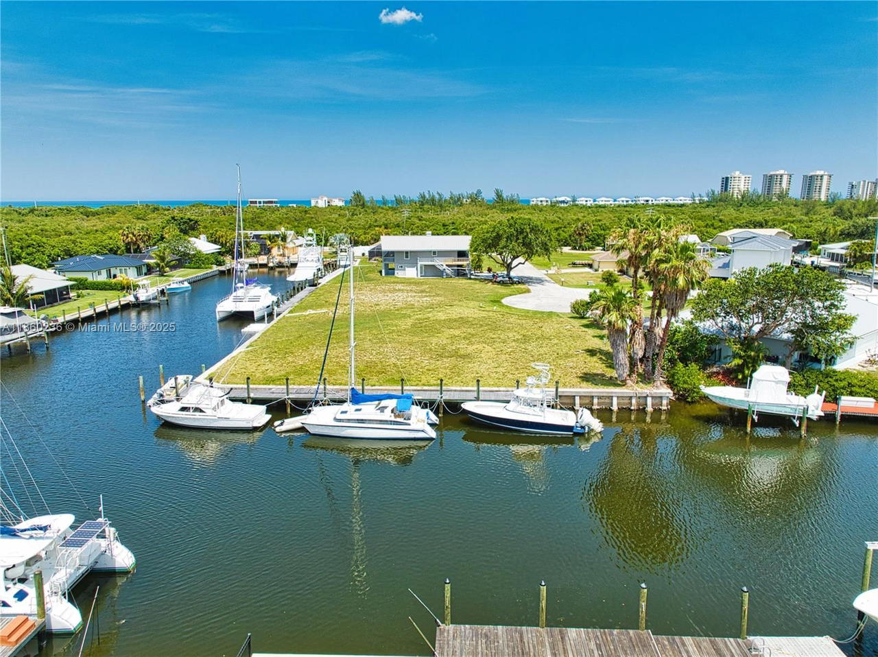 Real estate property located at 16 Crown Ct, St Lucie, Queen's Cove Unit 1, Fort Pierce, FL