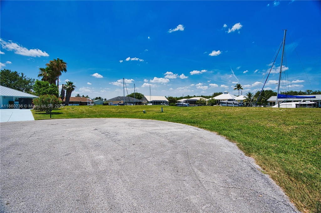 Real estate property located at 16 Crown Ct, St Lucie, Queen's Cove Unit 1, Fort Pierce, FL