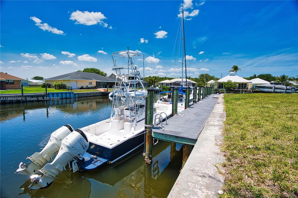 Real estate property located at 16 Crown Ct, St Lucie, Queen's Cove Unit 1, Fort Pierce, FL