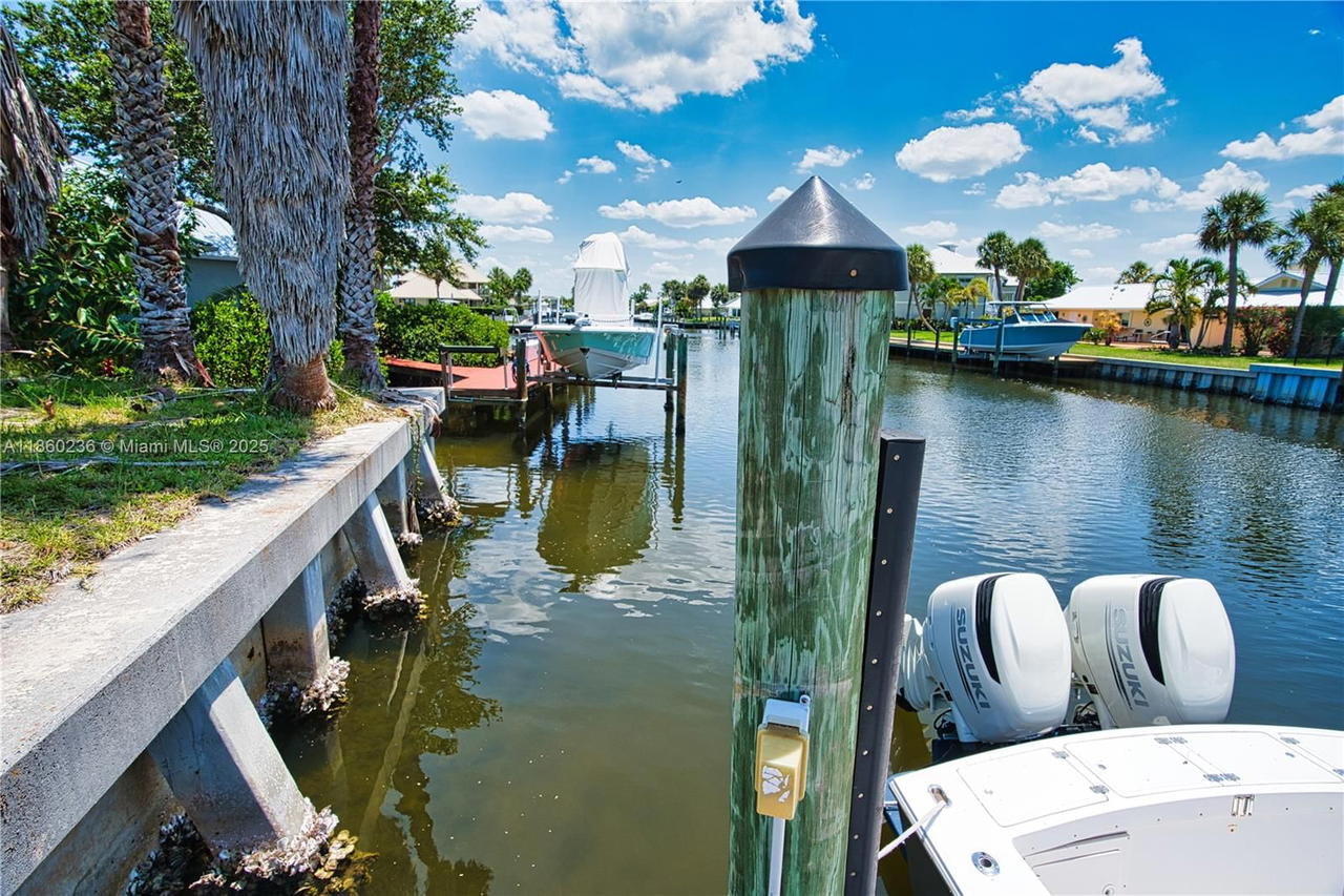 Real estate property located at 16 Crown Ct, St Lucie, Queen's Cove Unit 1, Fort Pierce, FL