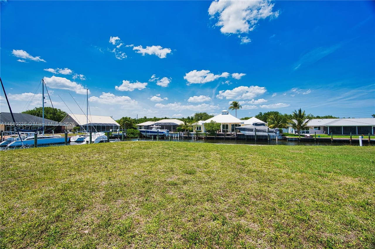 Real estate property located at 16 Crown Ct, St Lucie, Queen's Cove Unit 1, Fort Pierce, FL