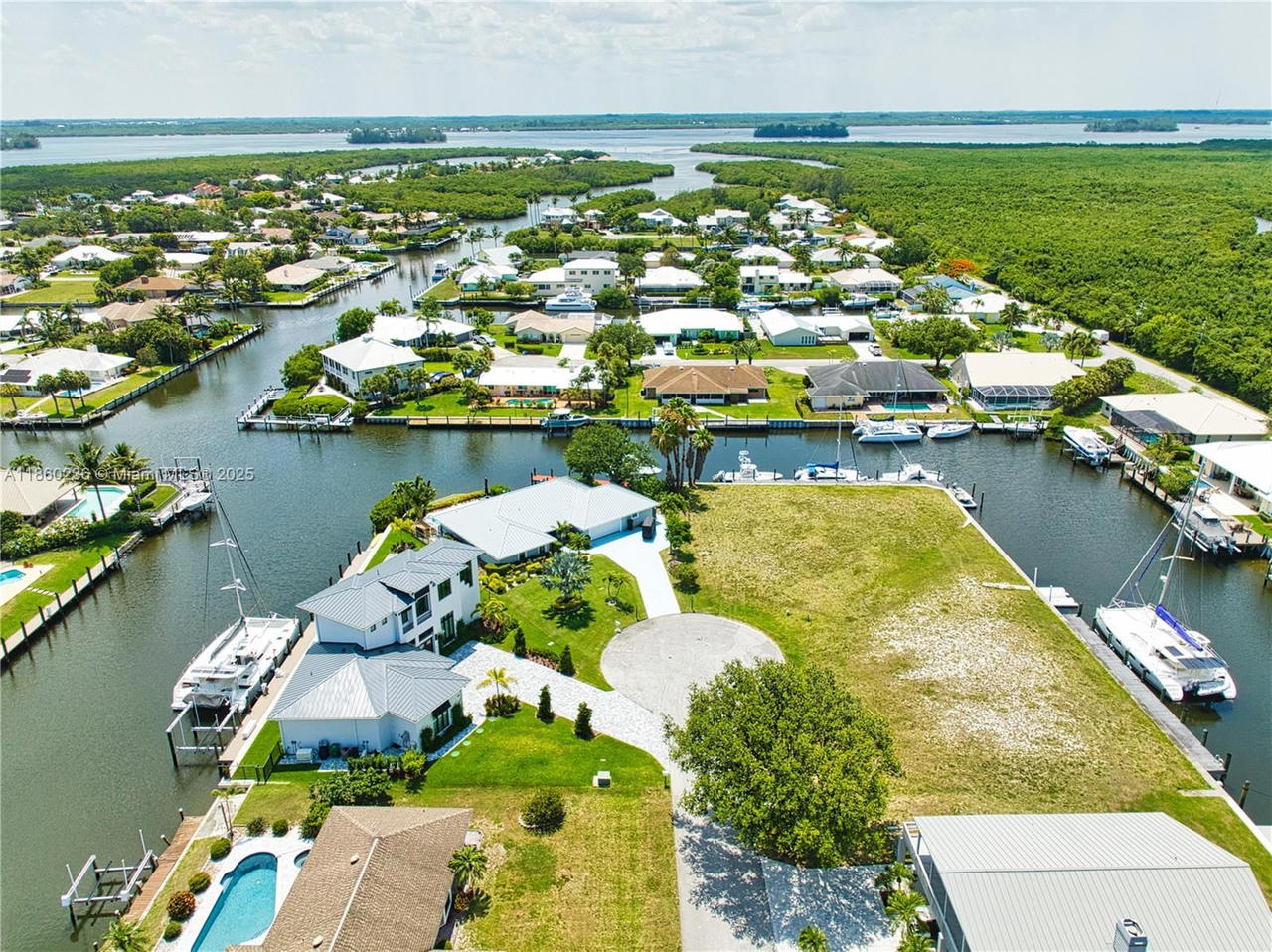 Real estate property located at 16 Crown Ct, St Lucie, Queen's Cove Unit 1, Fort Pierce, FL