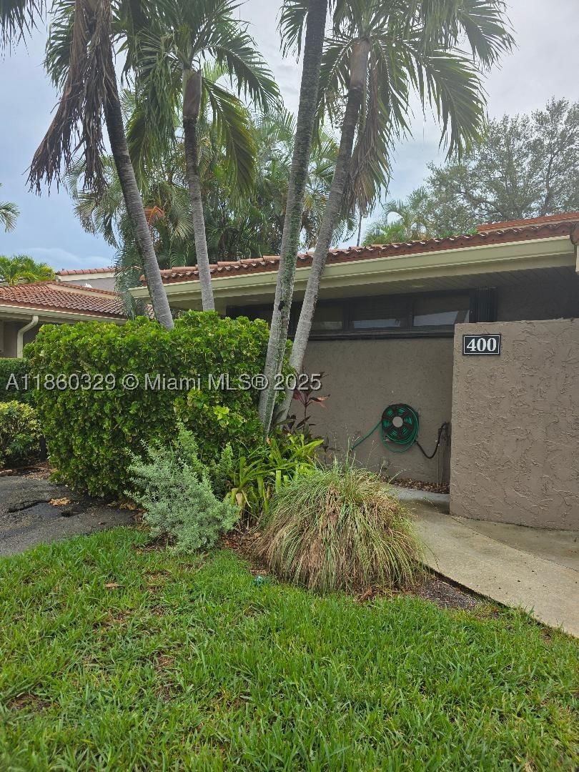 Real estate property located at 400 Saint Andrews Rd #56, Broward, Townhouses Of Emerald Hil, Hollywood, FL