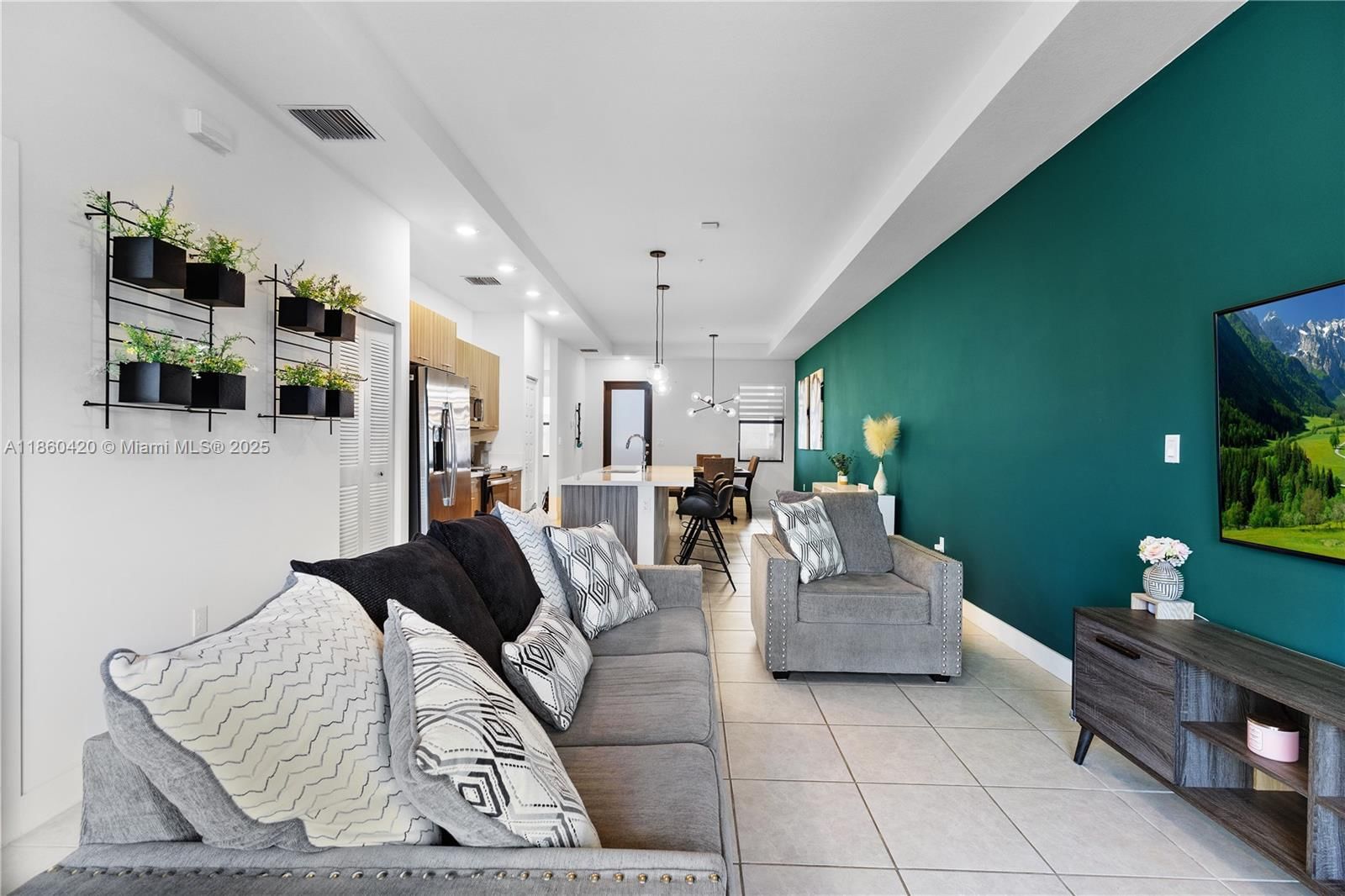 Real estate property located at 7905 104th Ave #34, Miami-dade, Grand Bay South Villas, Doral, FL