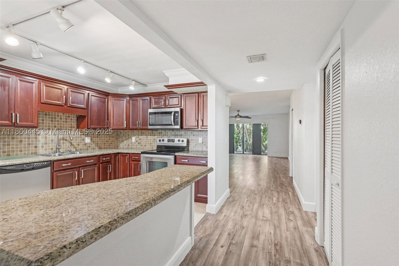 Real estate property located at 195 Lakeview Dr #105, Broward, Racquet Club Apartments A, Weston, FL