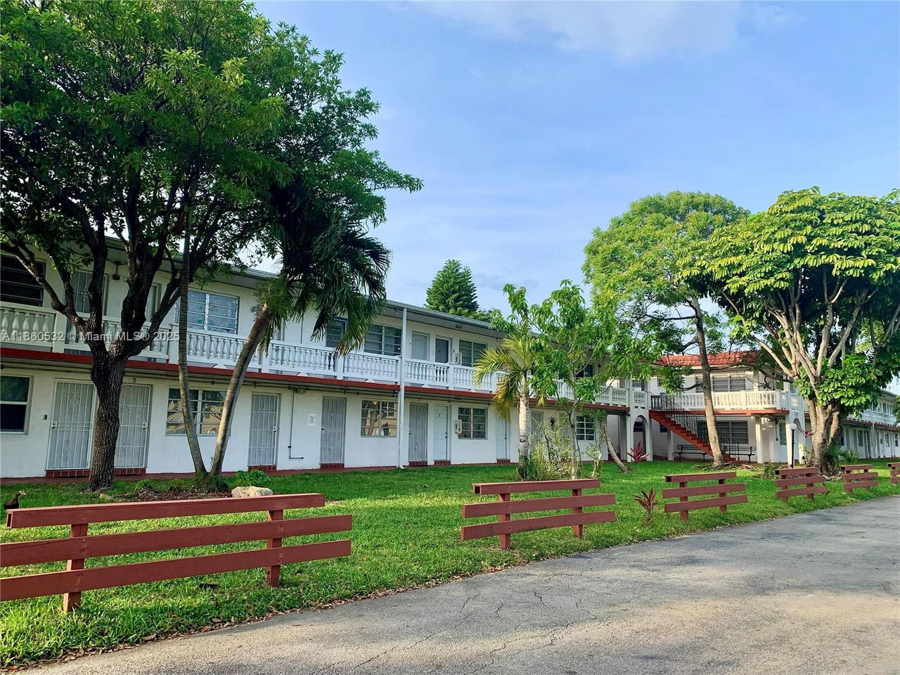 Real estate property located at 175 203rd Ter #6, Miami-dade, Ro-mont South Condo B, Miami Gardens, FL