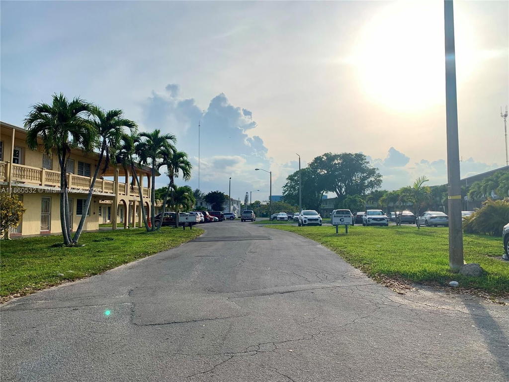 Real estate property located at 175 203rd Ter #6, Miami-dade, Ro-mont South Condo B, Miami Gardens, FL