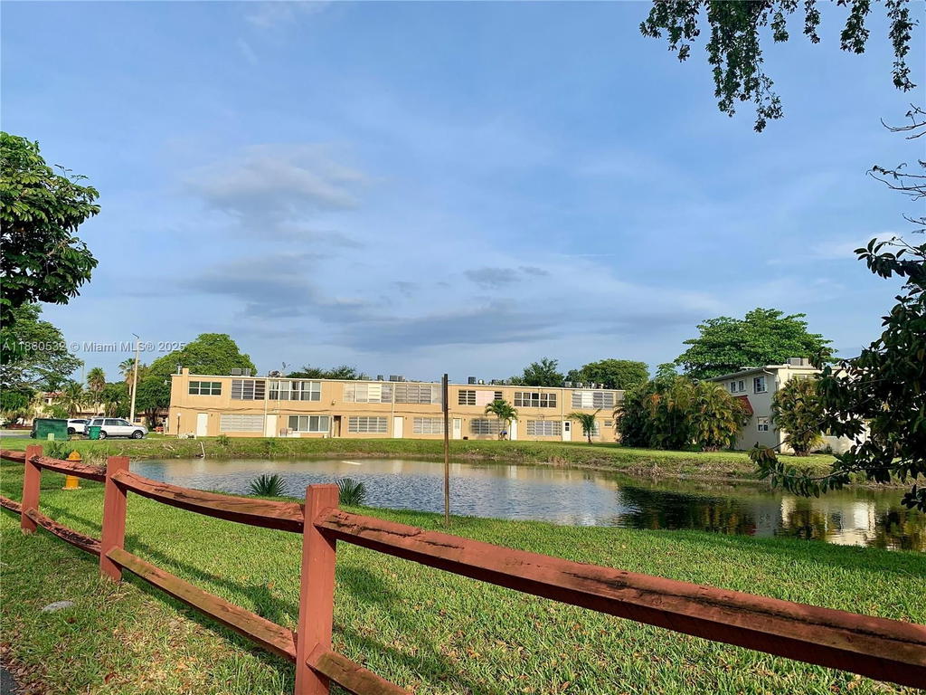 Real estate property located at 175 203rd Ter #6, Miami-dade, Ro-mont South Condo B, Miami Gardens, FL