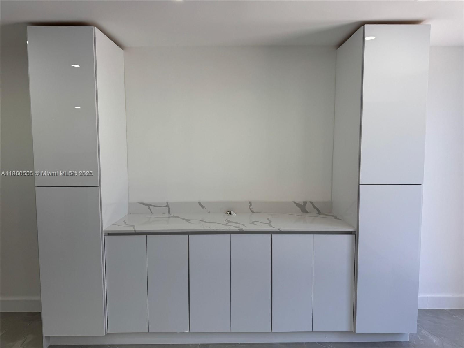 Real estate property located at 2318 7th St #34, Broward, Venetian Park I Condo, Hallandale Beach, FL