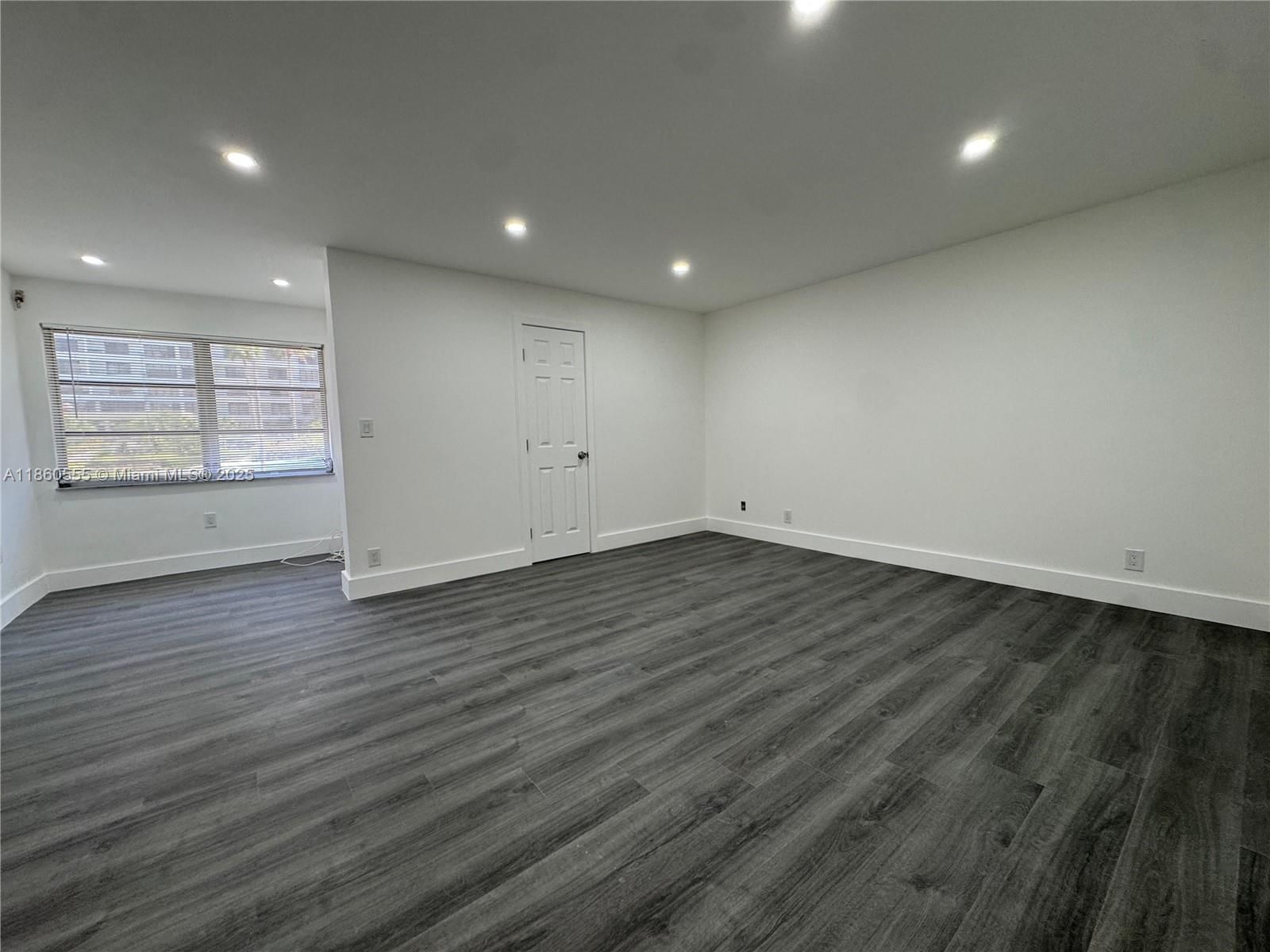 Real estate property located at 2318 7th St #34, Broward, Venetian Park I Condo, Hallandale Beach, FL