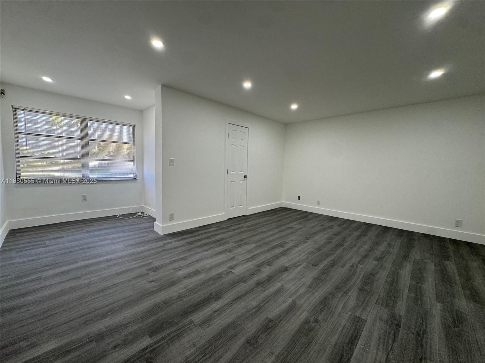 Real estate property located at 2318 7th St #34, Broward, Venetian Park I Condo, Hallandale Beach, FL