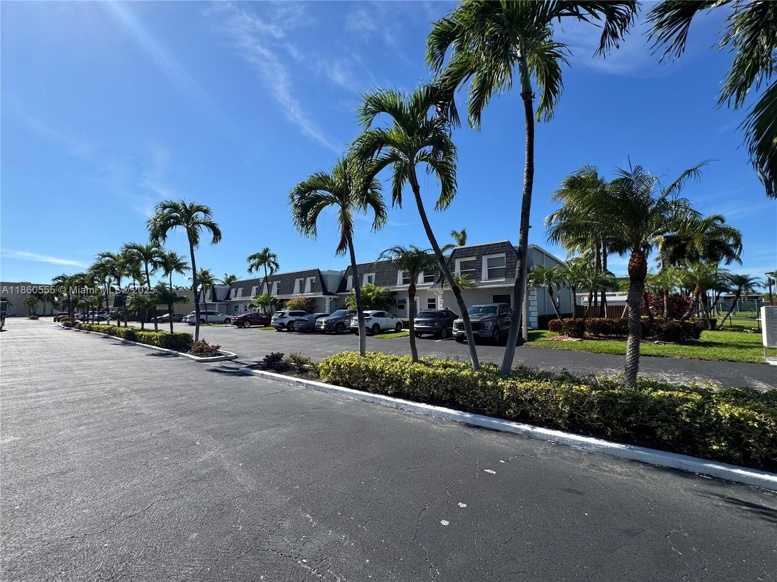 Real estate property located at 2318 7th St #34, Broward, Venetian Park I Condo, Hallandale Beach, FL