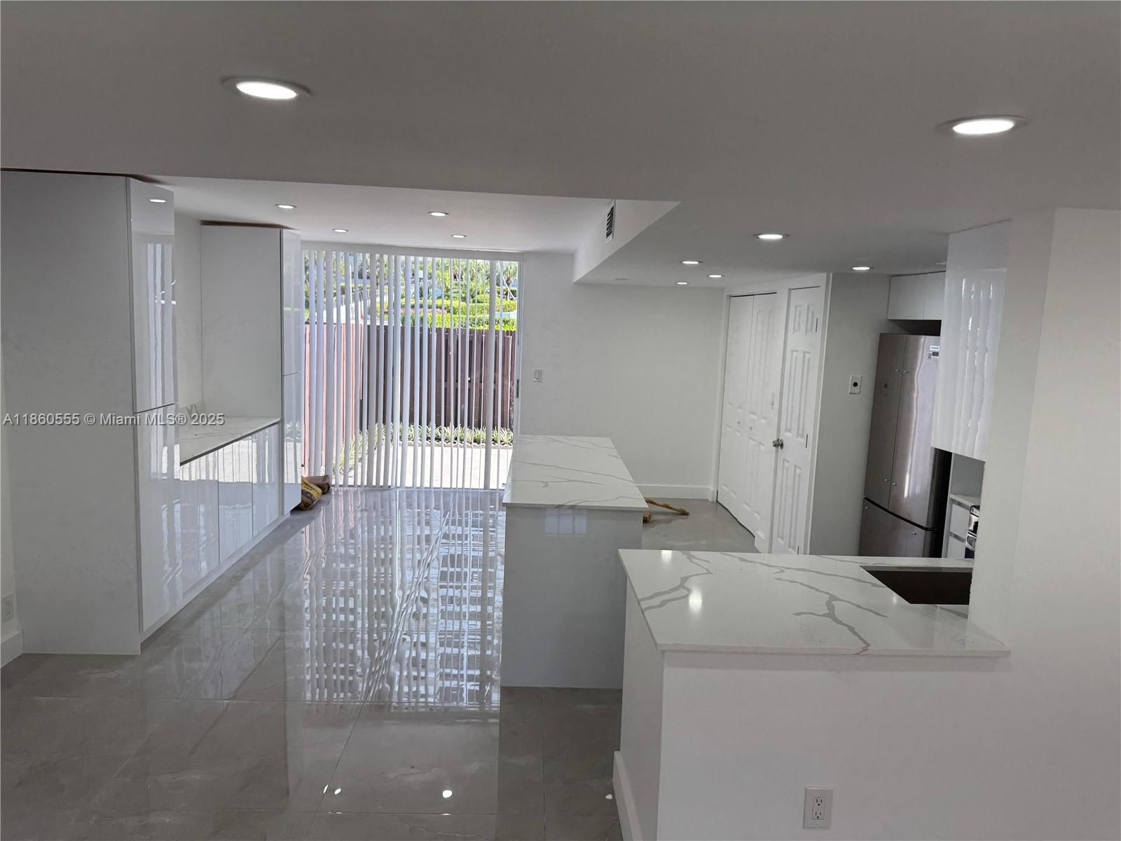 Real estate property located at 2318 7th St #34, Broward, Venetian Park I Condo, Hallandale Beach, FL