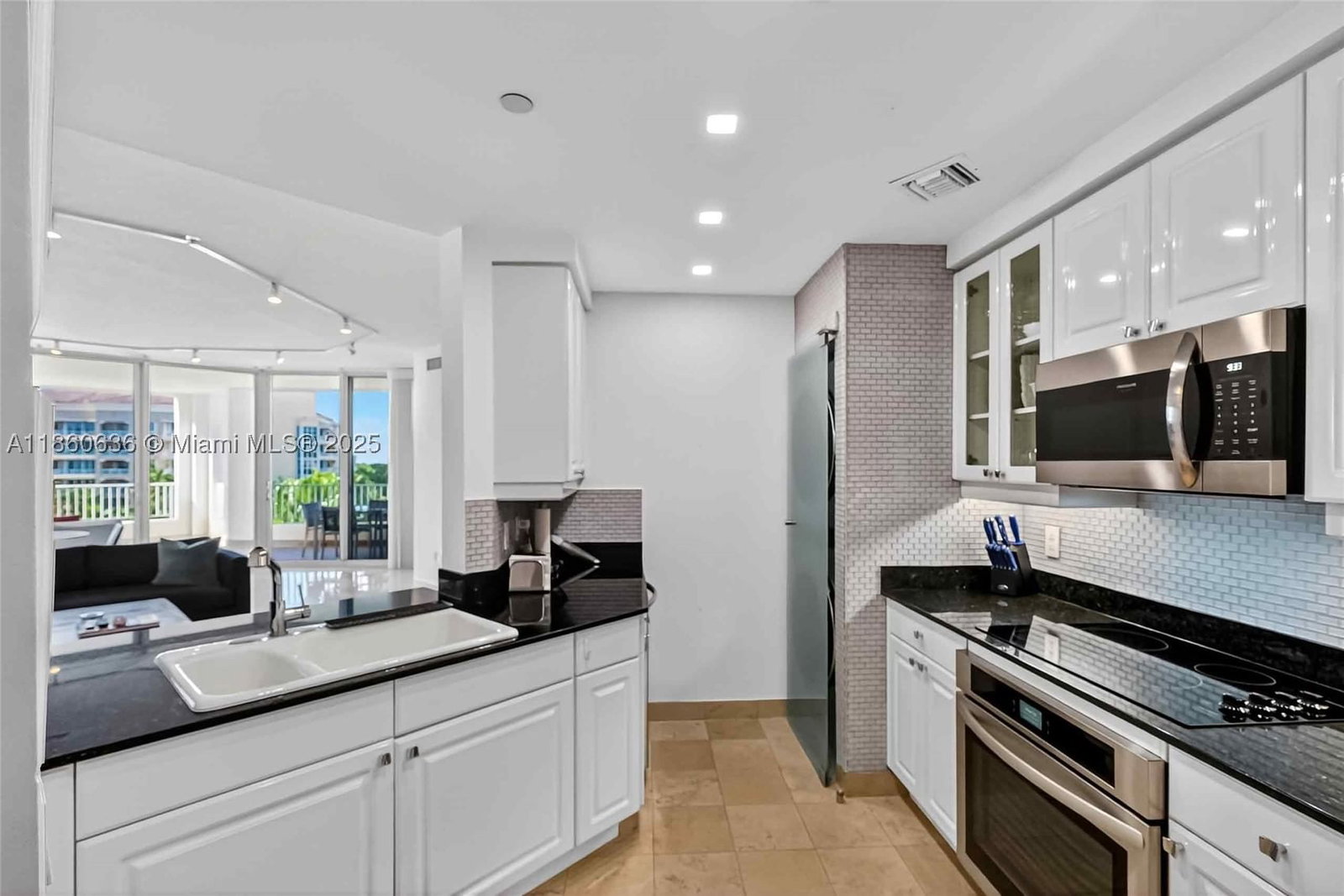 Real estate property located at 715 Crandon Blvd PH-5, Miami-dade, Resort Villa Two Condo, Key Biscayne, FL