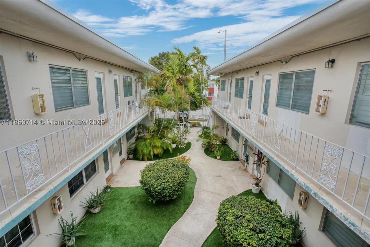 Real estate property located at 2072 169th St #10, Miami-dade, 2072 Ne 169 St Corp Condo, North Miami Beach, FL