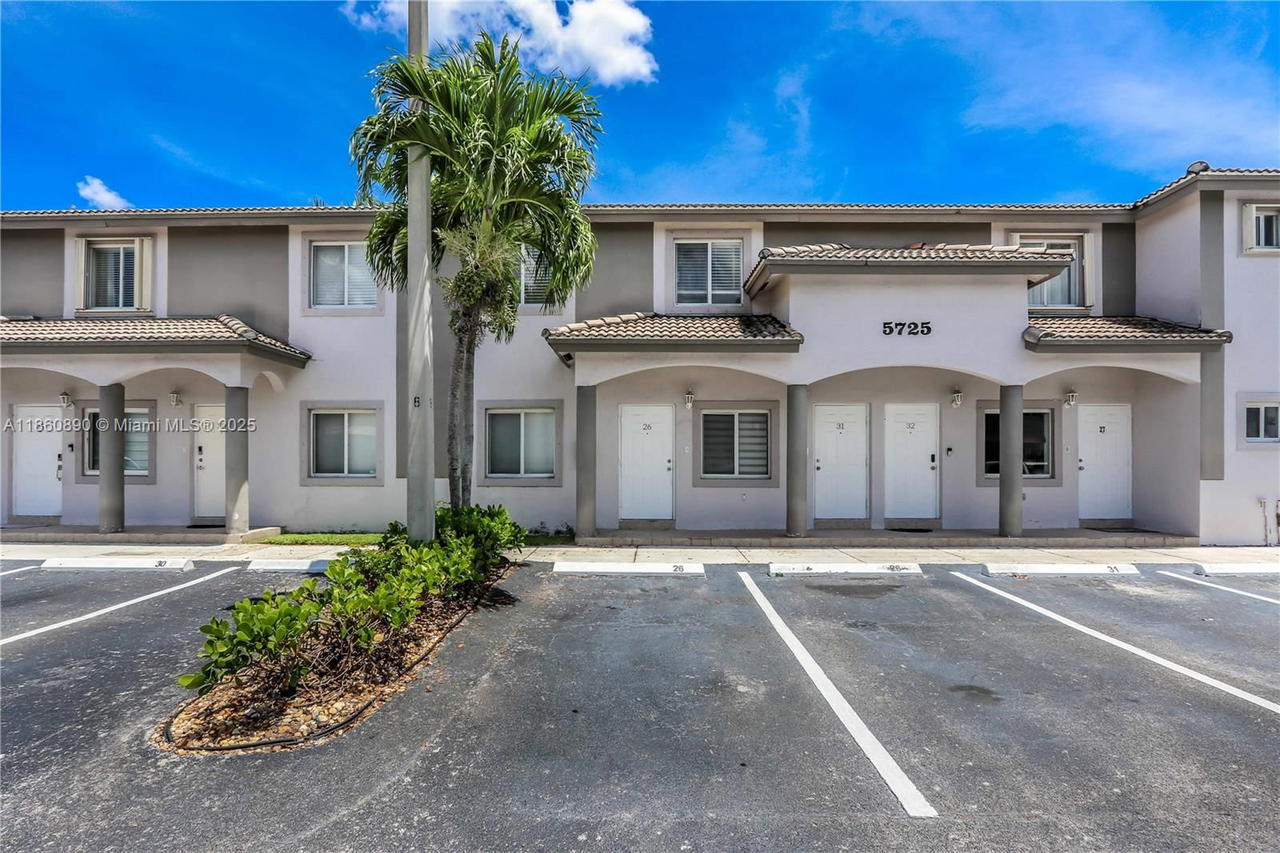 Real estate property located at 5725 109th Ave #26, Miami-dade, Doral Grand Condo, Doral, FL
