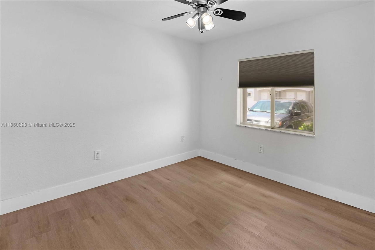 Real estate property located at 5725 109th Ave #26, Miami-dade, Doral Grand Condo, Doral, FL