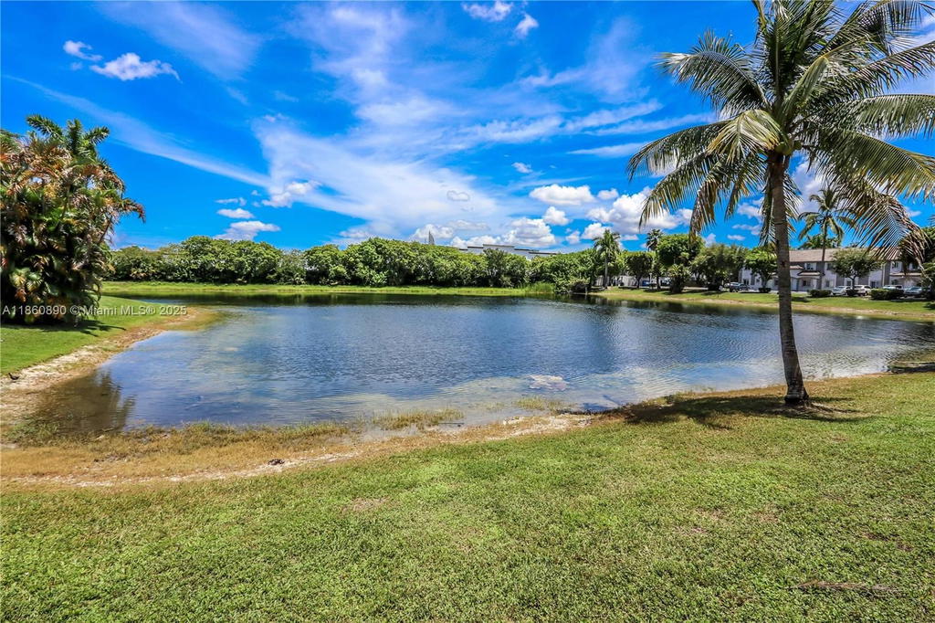 Real estate property located at 5725 109th Ave #26, Miami-dade, Doral Grand Condo, Doral, FL