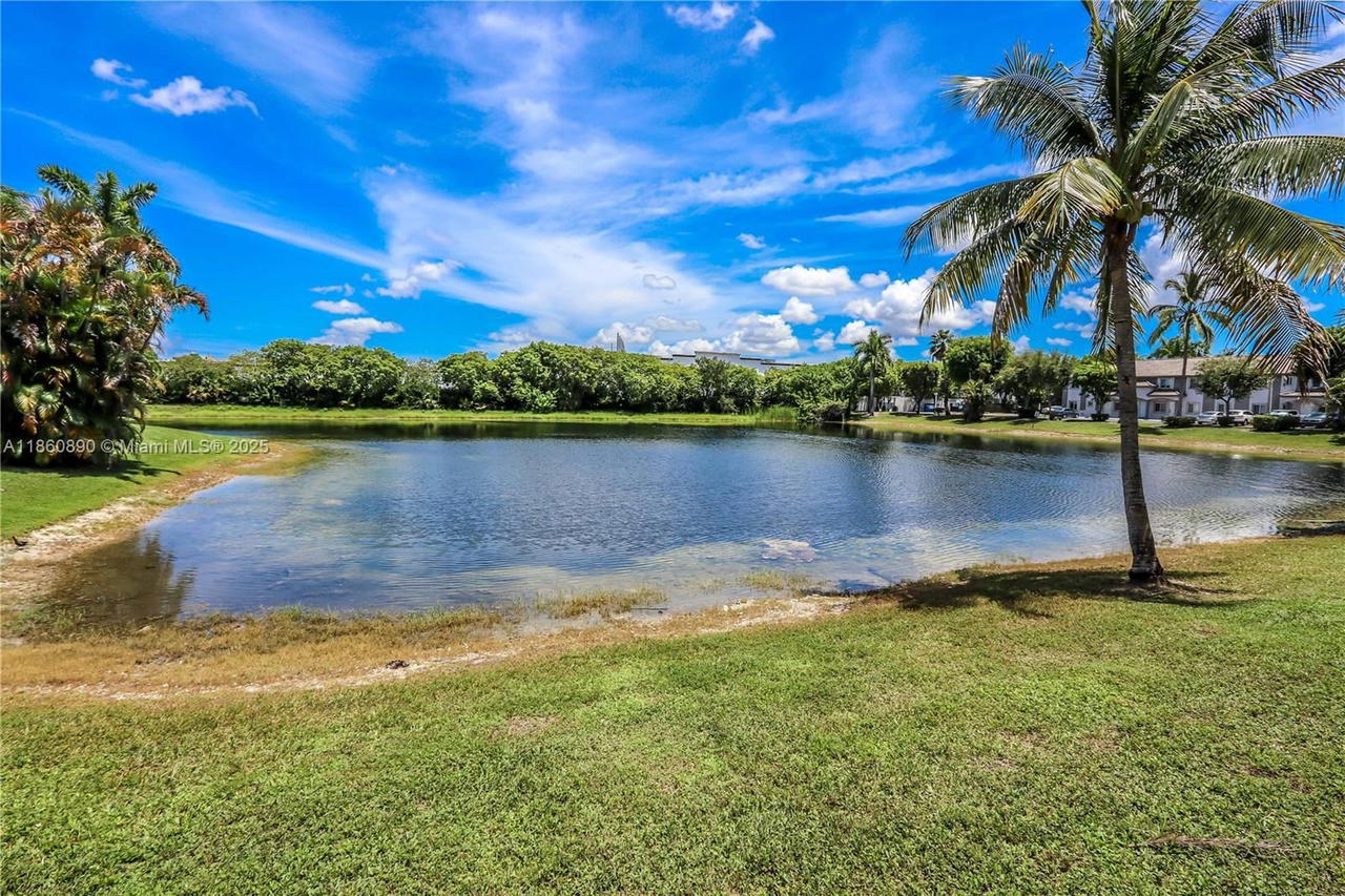 Real estate property located at 5725 109th Ave #26, Miami-dade, Doral Grand Condo, Doral, FL