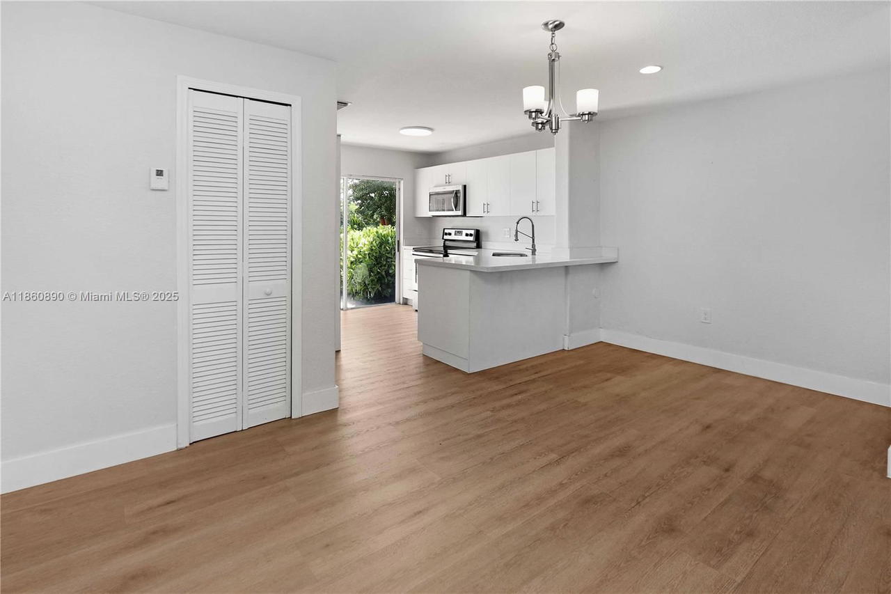 Real estate property located at 5725 109th Ave #26, Miami-dade, Doral Grand Condo, Doral, FL