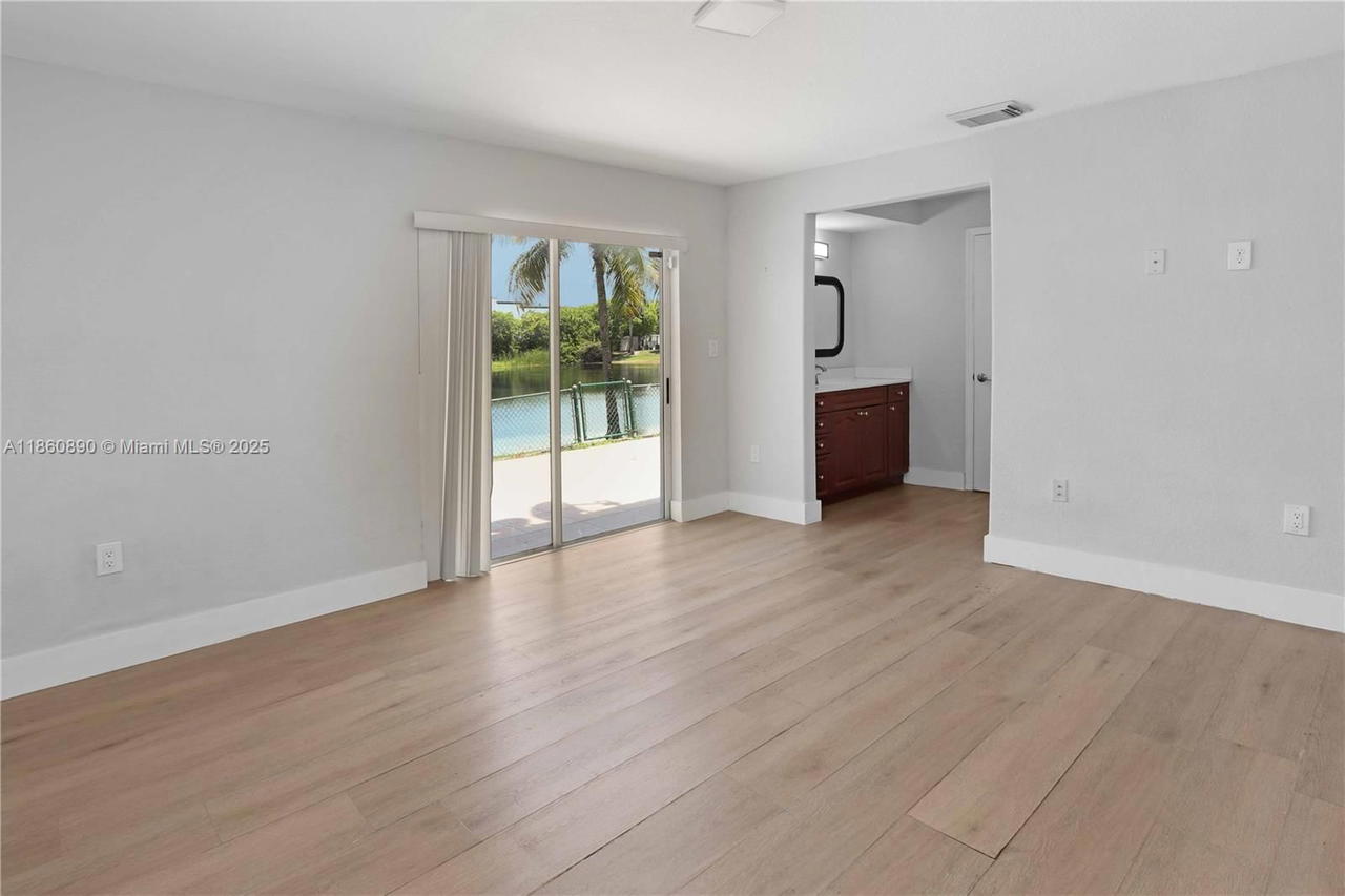 Real estate property located at 5725 109th Ave #26, Miami-dade, Doral Grand Condo, Doral, FL