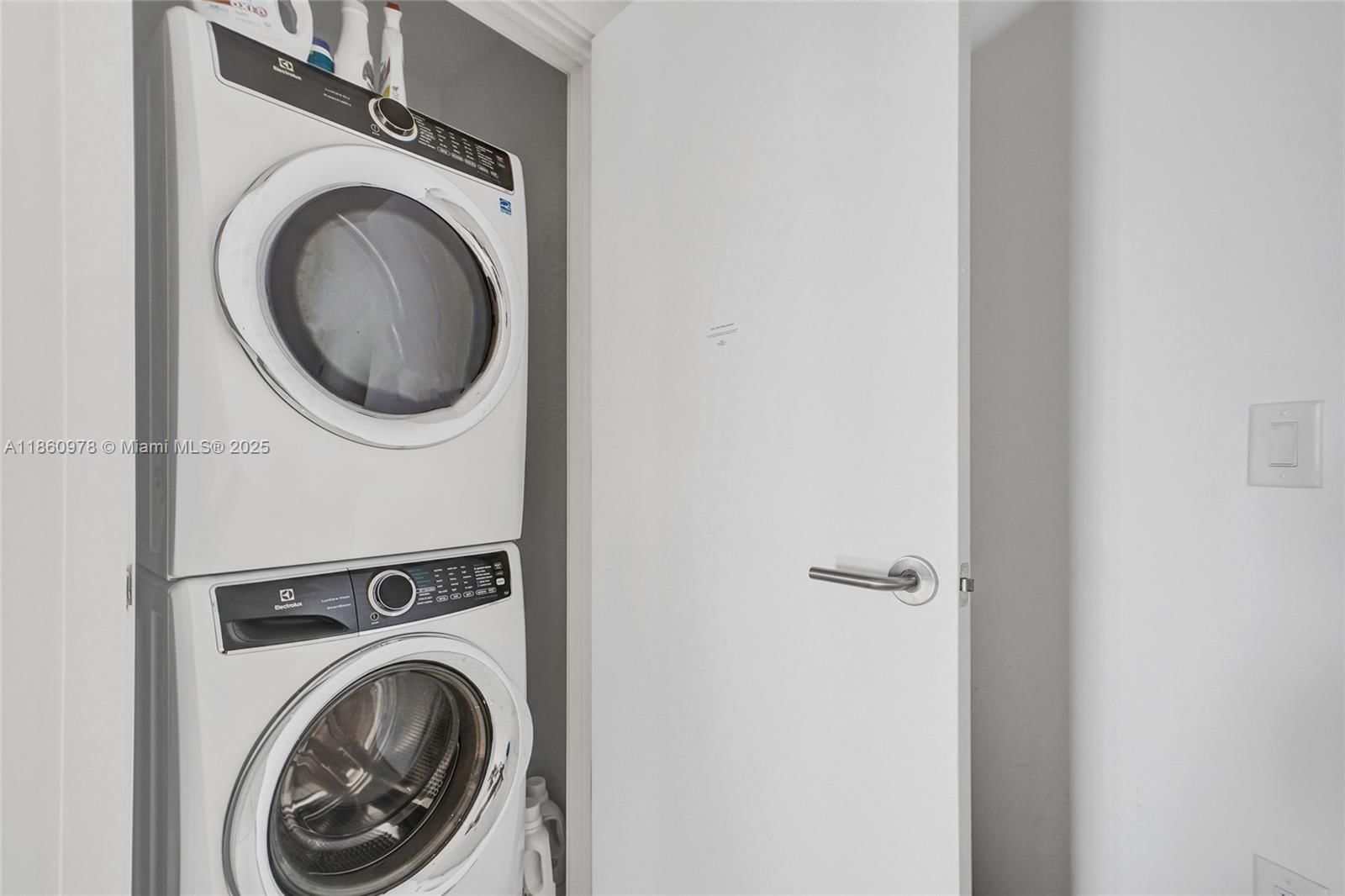 Real estate property located at 851 1st Ave #3800, Miami-dade, Paramount Miami Worldcent, Miami, FL