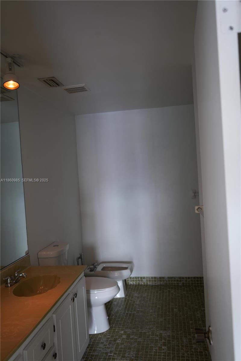 Real estate property located at 2800 University Dr #2A, Broward, University Village East I, Davie, FL