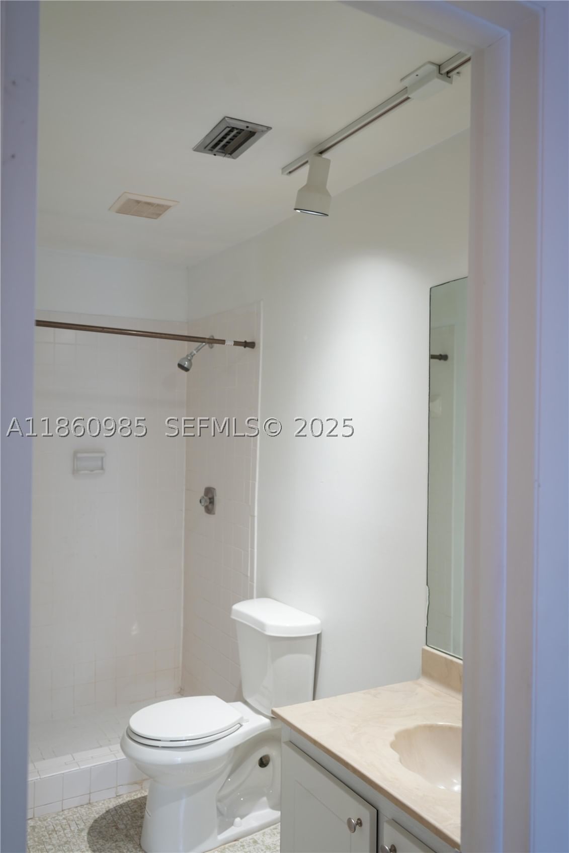 Real estate property located at 2800 University Dr #2A, Broward, University Village East I, Davie, FL